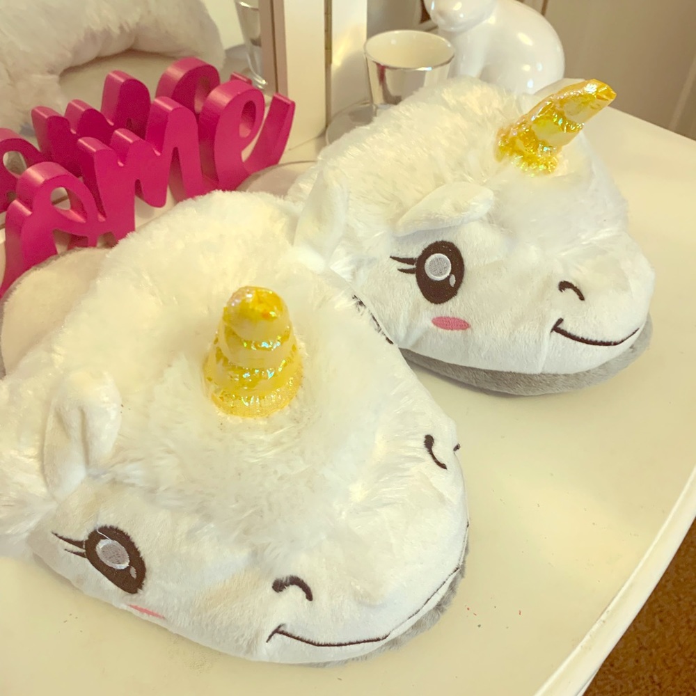 Fluffy unicorn slippers One size - adult